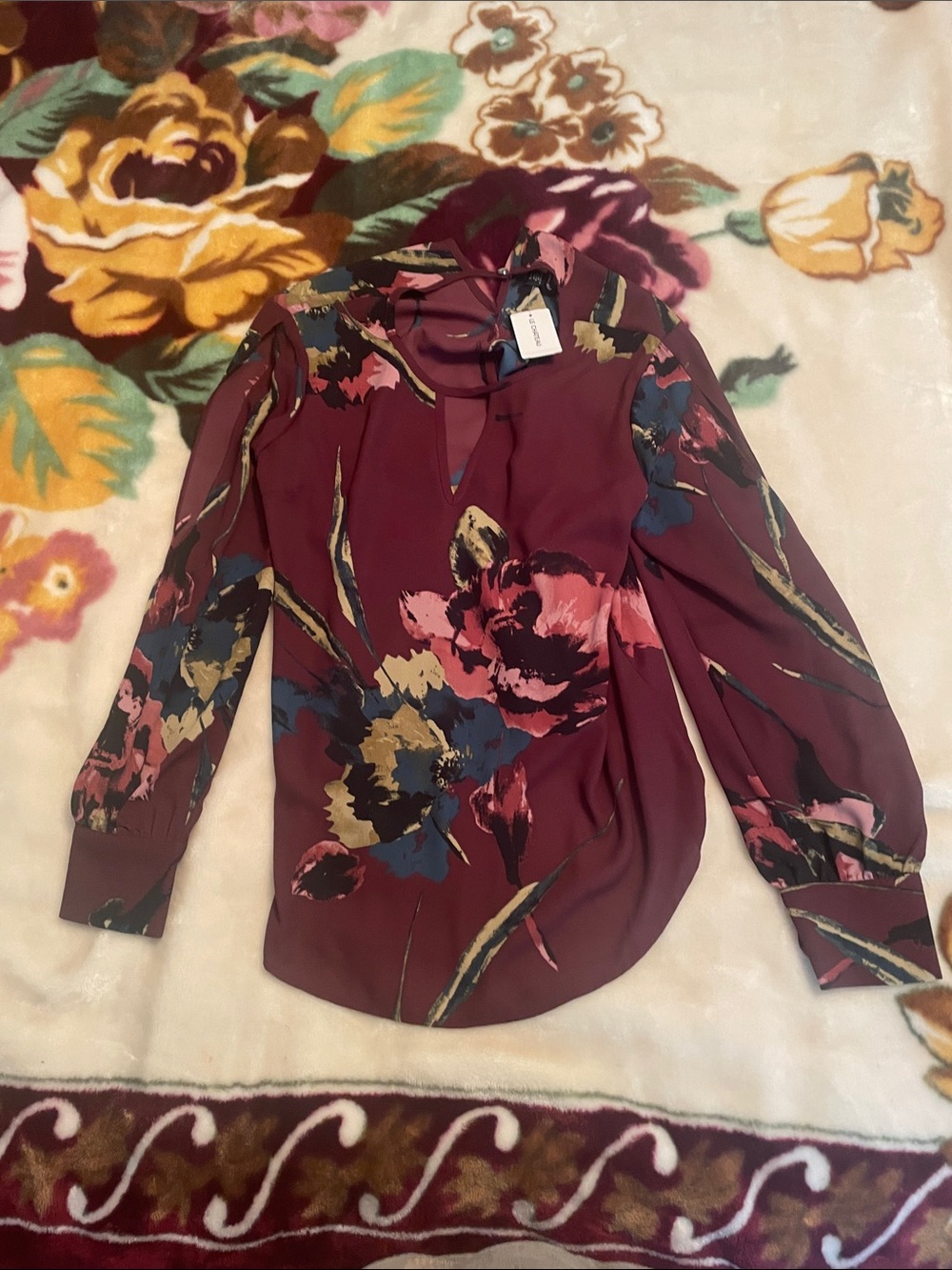 Le Chateau Burgundy Floral Keyhole Blouse w/ Open Sleeve Size SP